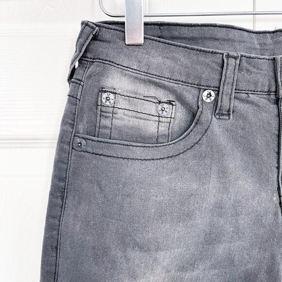 True Religion Geno Short Relaxed Slim in Phantom - Picture 2 of 7